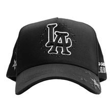 Dandy Hats x Junior H “Clave Ali II” vista 1